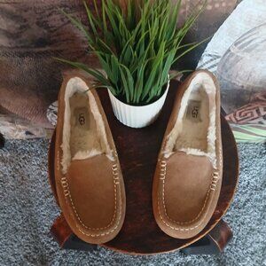 UGG Ansley chestnut moccasin Size 9